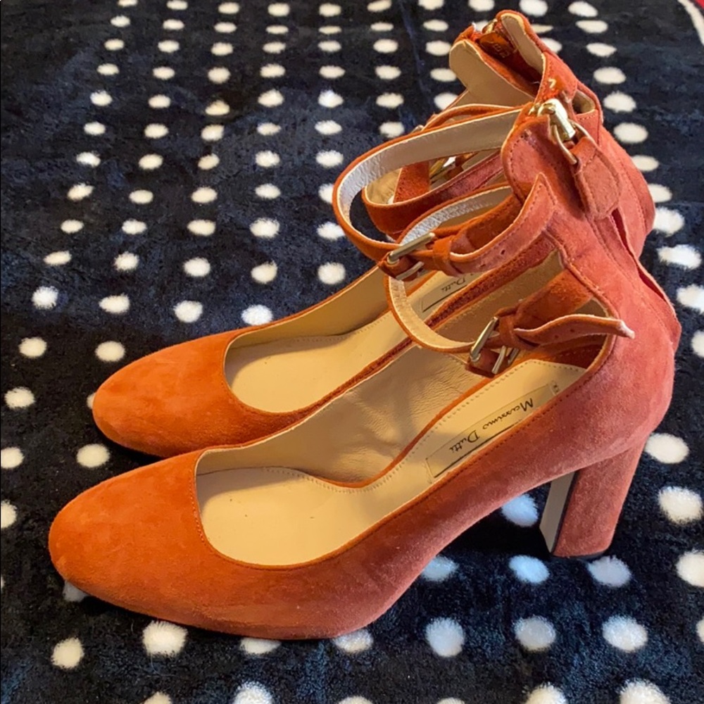Heels - Picture 3 of 3